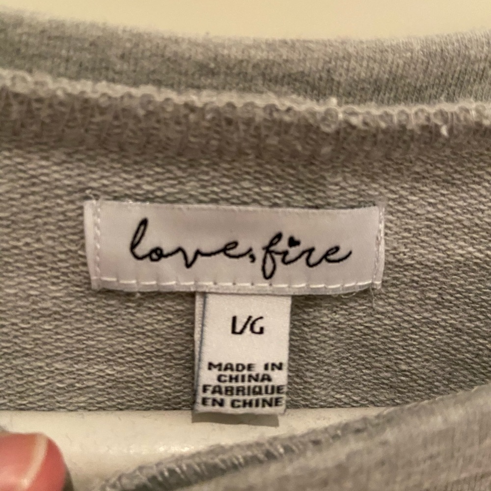 🆕 Gray Ruffle Sweater - Picture 5 of 6